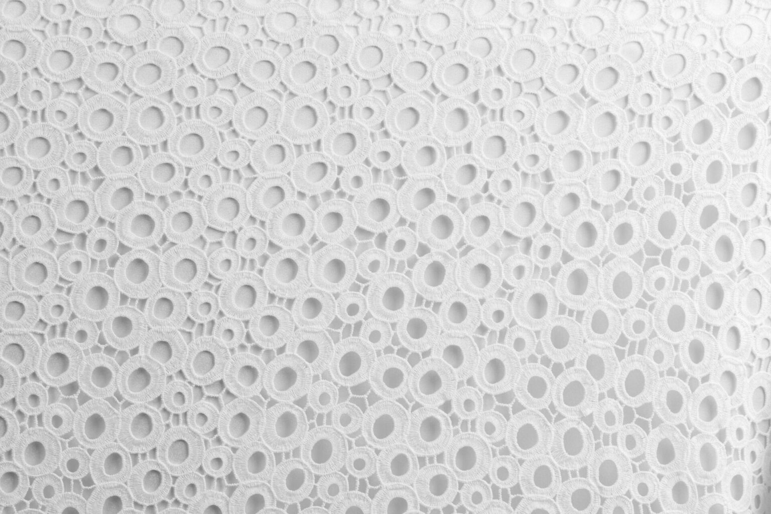 Lace Topper White Circle ELEGANT EDGE